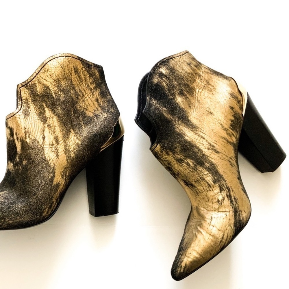 Sigerson Morrison Gold / Black Western
Short Boot 8.5